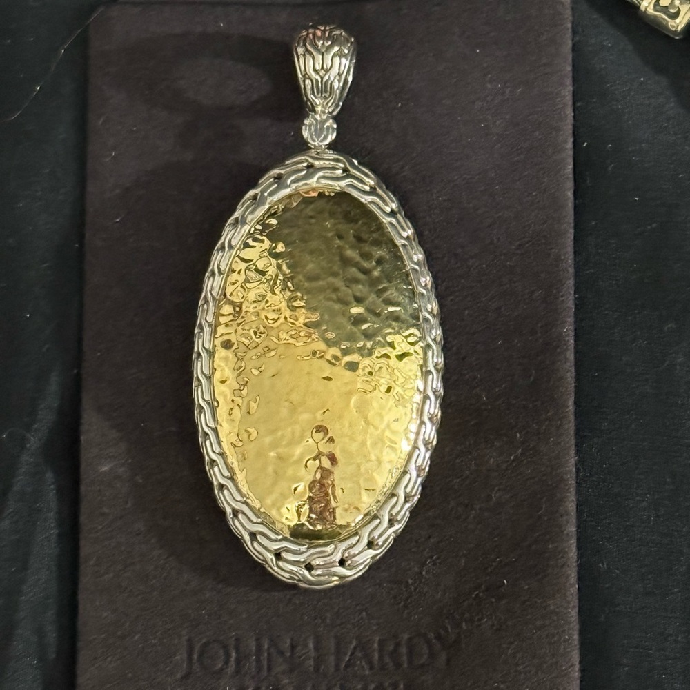 John Hardy Pendant Palu, 22k Yellow Gold Hammered Oval, Sterling Silver, New